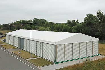Lagerhalle 15 × 45 m | Lager für Generatoren