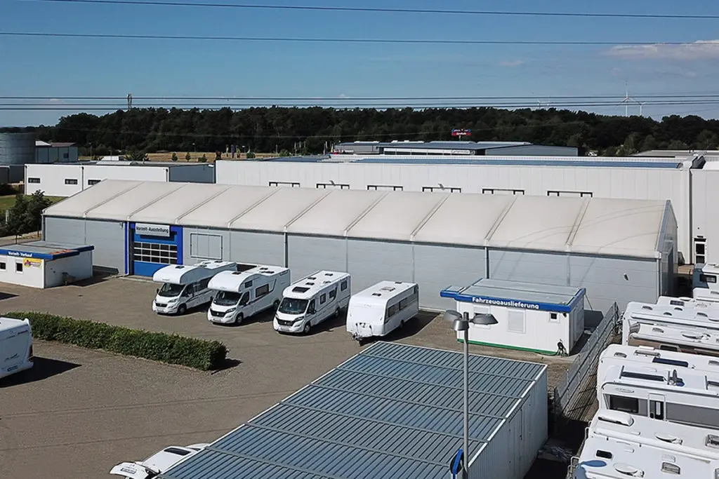 Ausstellungshalle 15 x 50 m