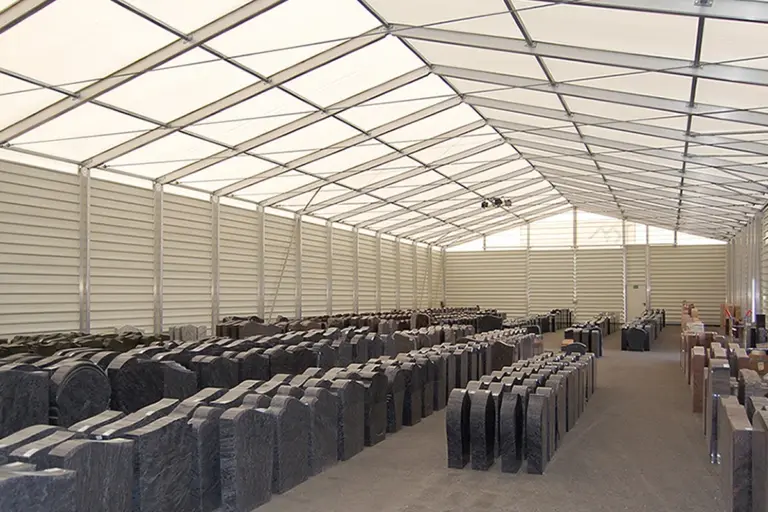 Ausstellungshalle 15 x 40 m