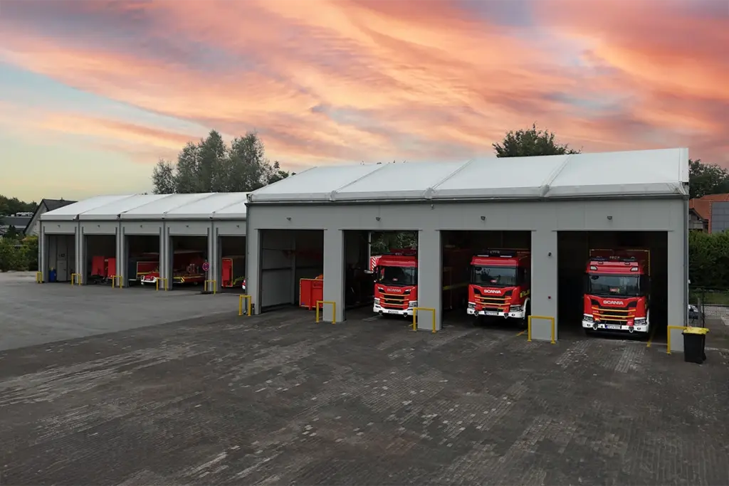Zwei Fahrzeughallen für Feuerwehr