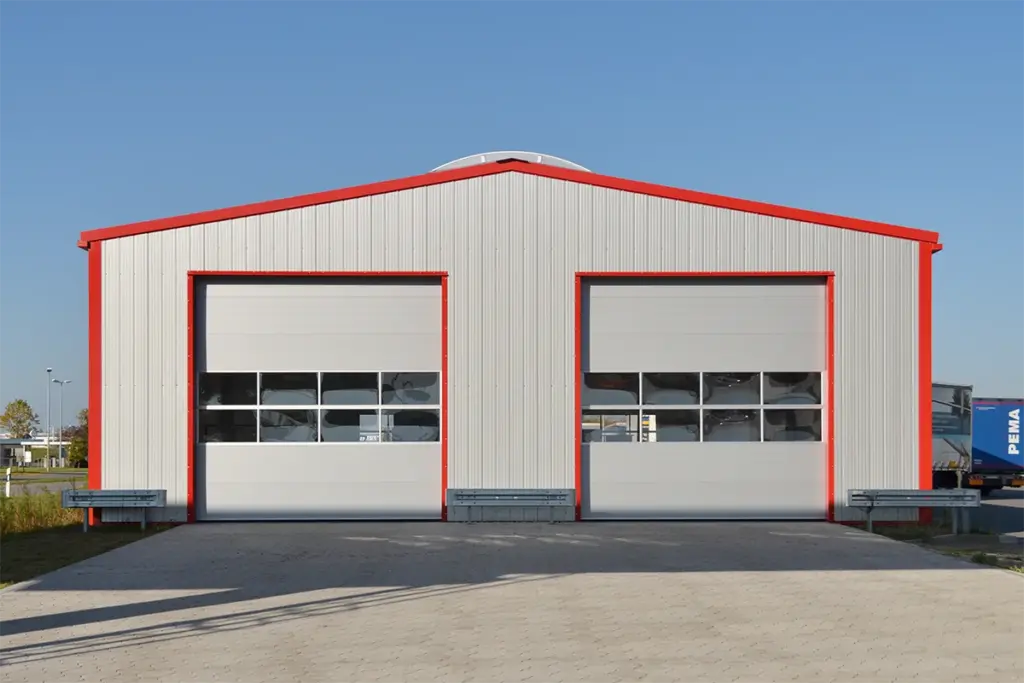 Fahrzeughalle in Systembauweise
