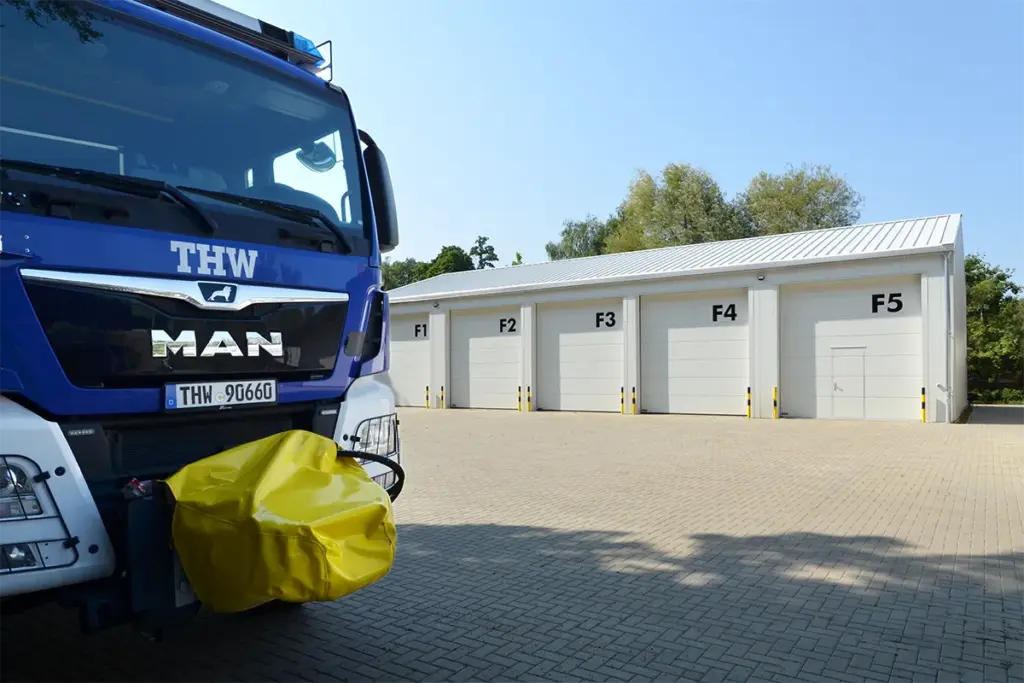 Fahrzeughalle für das THW