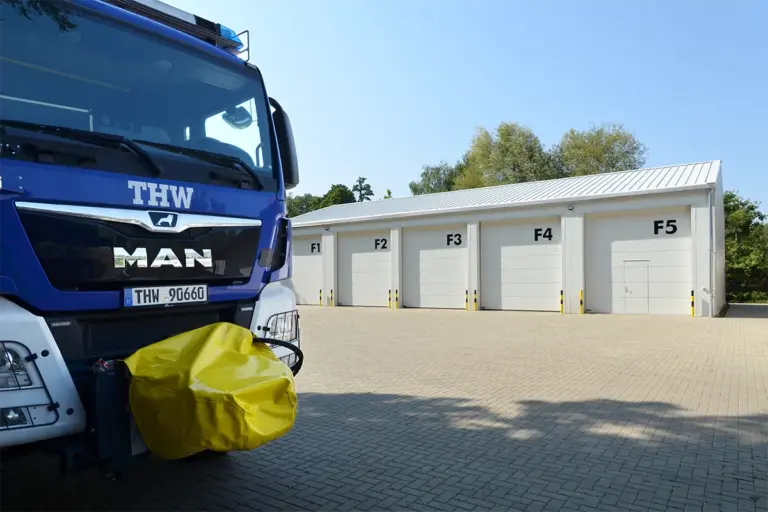 Fahrzeughalle für das THW