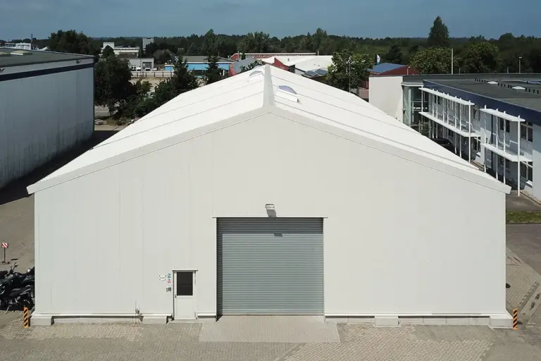 Isolierte Fertighalle