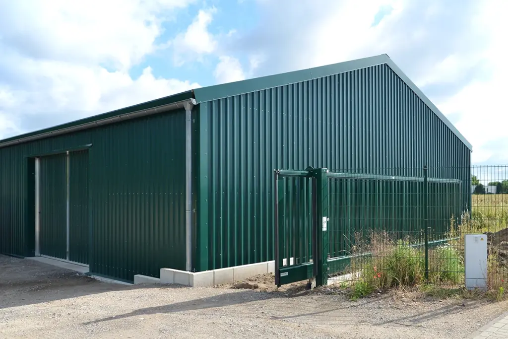 Lagerhalle mit Büro