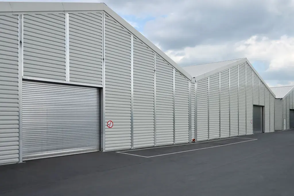 Zweischiffige Lagerhalle