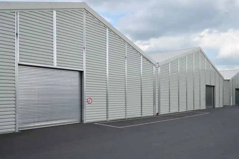 Zweischiffige Lagerhalle