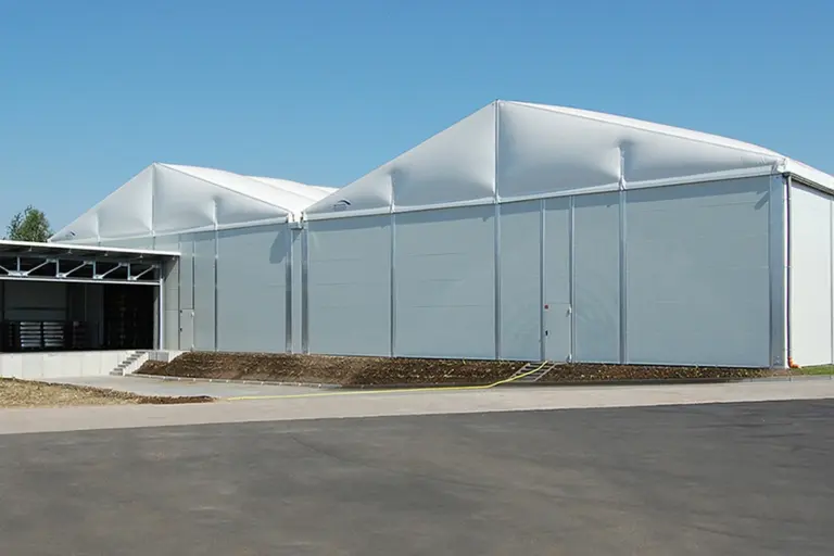 Zweischiffige Lagerhalle