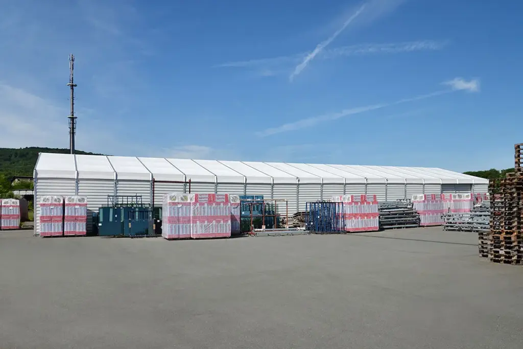 Lagerzelt von der Seite