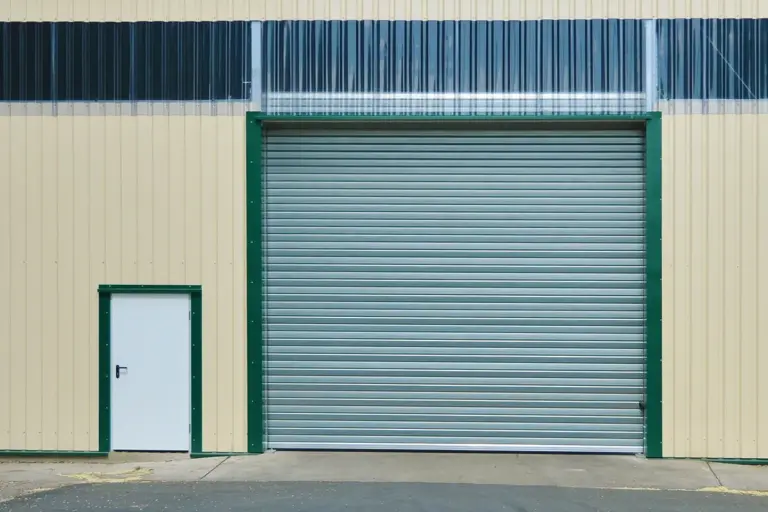 Rolltor, Personaltür und Wandlichtband